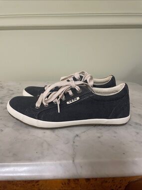 Taos Women's Navy Canvas Sneakers with Light Laces